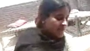 Sexy Pakistani Aunty And Son’s Friend In Terrace