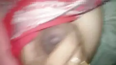 Indian cheating wife gets big boobs sucked