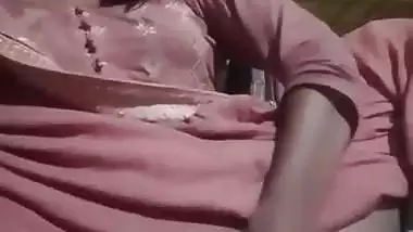 Shy girl fucks her pussy with a brinjal in xxx viral MMS