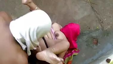 Outdoor Risky Fucking Indian Milf On Farmhouse Backyard