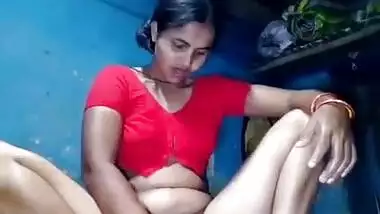 Indian Sexy Village Bhabi Masturbating