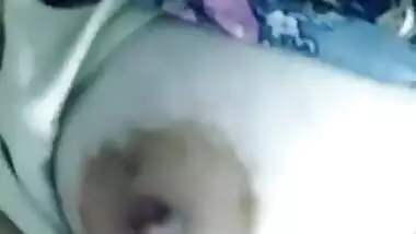 Desi girl showing boobs