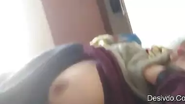 Desi lookalike Arab bhabhi boobs exlosed by hubby