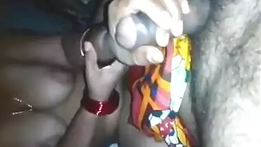 Today Exclusive-desi Bhabhi Give Handjob To Hubby