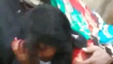 Hot desi girl caught sucking bf cock in park