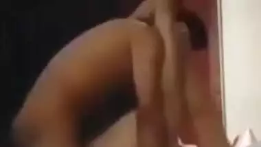 الديوث الخليجي سعود جايب لزوجته فحل خلاها تبكي من النيك