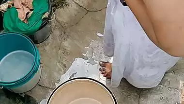 High quality bathing video of sexy bhabhi with boob show