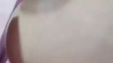 Bengali girl playing with boobs and pussy viral videos