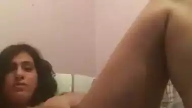 Desi nude lady fucks her assholes with her paint brushes