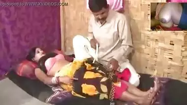 Desi Tailor Seducing Hot Bhabhi While Measuring Body